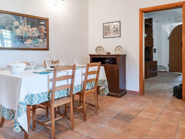 Casa clásica, 5 habitaciones | Restaurantes
