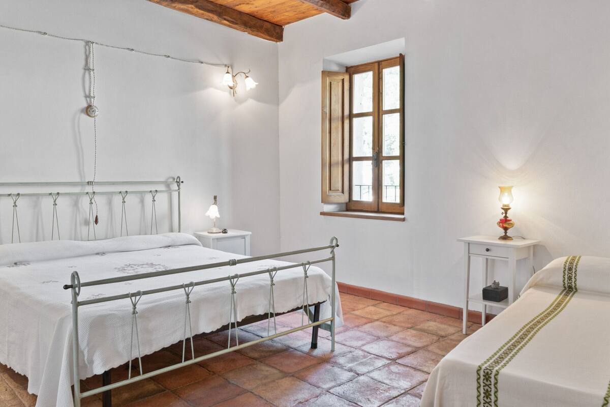 Classic House, 5 Bedrooms | 6 bedrooms, individually furnished, bed sheets