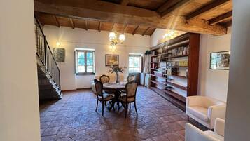 Rumah Klasik, 5 kamar tidur | Ruang keluarga