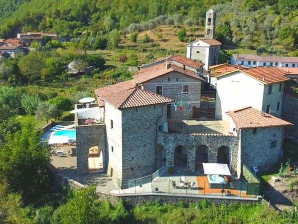 Exterior - Flat With Heated hot tub and Shared Pool (Casola in Lunigiana)