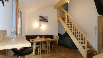 Comfort Apartment, 2 Bedrooms | Living room