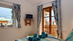 Classic Apartment, 3 Bedrooms | 4 bedrooms, bed sheets - Apartment in Bramberg am Wildkogel With Parking Space (Bramberg am Wildkogel)