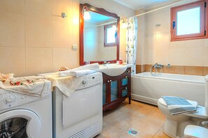 Comfort-Haus, 2 Schlafzimmer | Badezimmer | Badewanne, Haartrockner