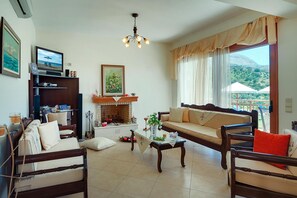 Hus – classic, 2 soverom | Oppholdsrom | DVD-spiller