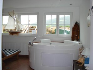 Appartement Classique, 2 chambres | Salle de bain