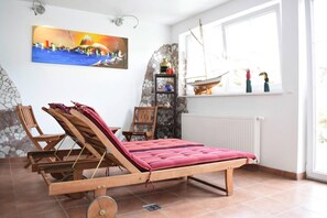 6 bedrooms, bed sheets