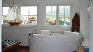 Classic House, 4 Bedrooms | Spa treatment