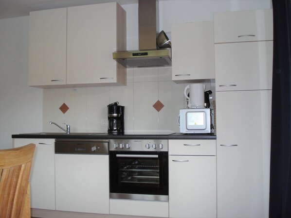 Classic House, 4 Bedrooms | Private kitchen