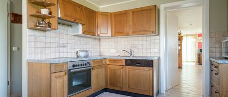 Comfort-Haus, Mehrere Schlafzimmer | Eigene Küche | Mikrowelle, Ofen, Geschirrspüler, Wasserkocher mit Kaffee-/Teezubehör