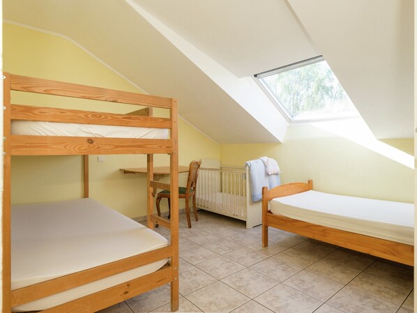 14 bedrooms, individually furnished - Spacious Holiday Home in Chodes With Sauna (Malmedy)