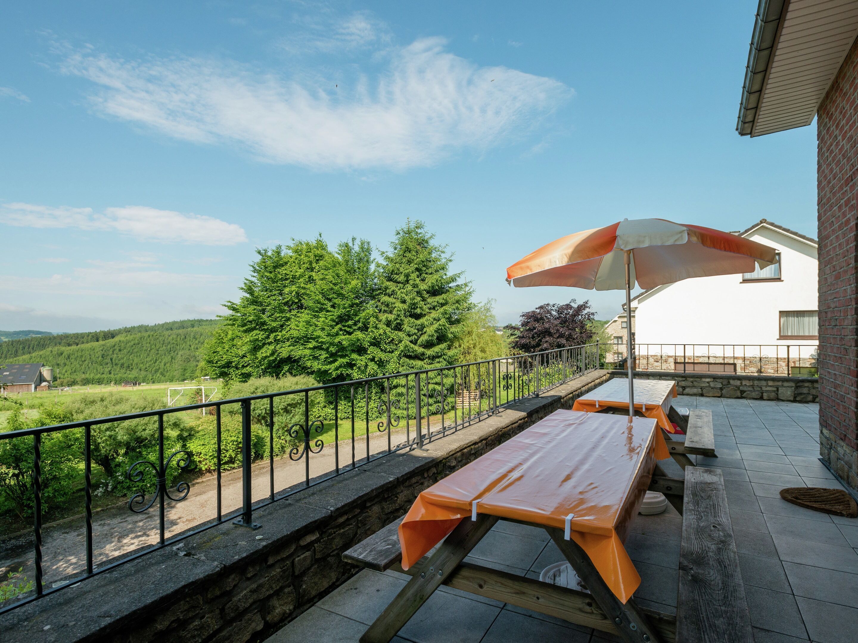 Maison Classique, 5 chambres | Balcon