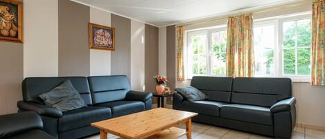 Comfort House, Multiple Bedrooms | Living room | Fireplace, DVD player