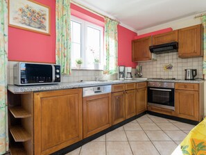 Classic House, 5 Bedrooms | Private kitchen | Microwave, oven, dishwasher, coffee/tea maker