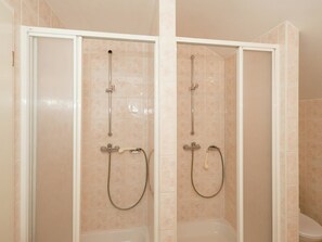 Casa Confort, varias habitaciones | Baño | Ducha