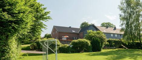 Maison Confort, plusieurs chambres | Jardin