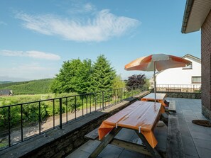 Balcony - Spacious Holiday Home in Chodes With Sauna (Malmedy)