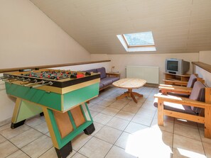 Classic House, 5 Bedrooms | Game room