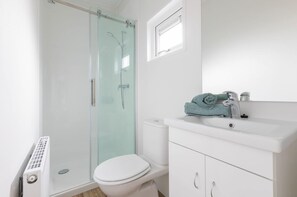 Shower - Cozy Chalet in Vrouwenpolder With Garden (Vrouwenpolder)