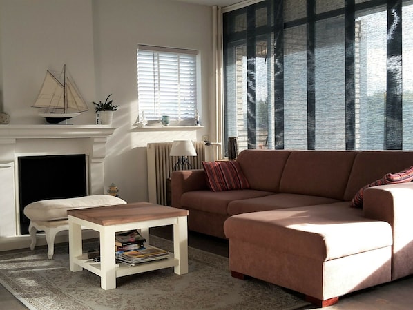 Classic Apartment, 1 Bedroom | Living room