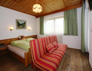Klassiek appartement, 4 slaapkamers | Woonkamer