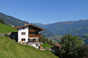 Exterior - Apartment in Hippach im Zillertal in the Mountains (Hippach)