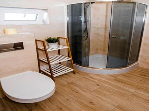 Comfort House, 3 Bedrooms | Bathroom | Shower - Chic Holiday Homes for up to 6 People in Ustka (Ustka)