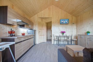 经典独立别墅, 2 间卧室 | 私人厨房 | 冰箱、电热水壶、高脚椅