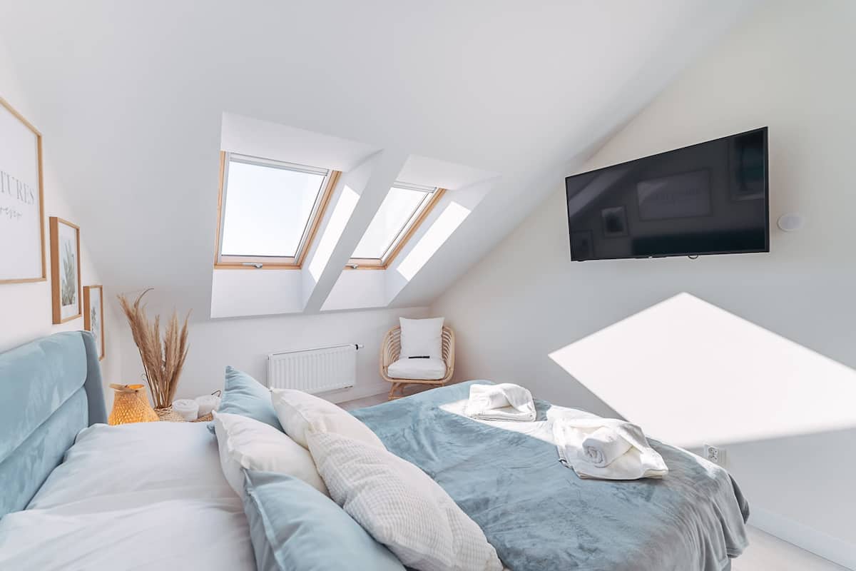 4 bedrooms, individually furnished, bed sheets