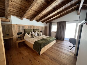 3 bedrooms, bed sheets - Penthouse Tauernfenster, Neukirchen (Neukirchen am Grossvenediger)