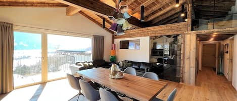 Classic Apartment, 3 Bedrooms | Living room