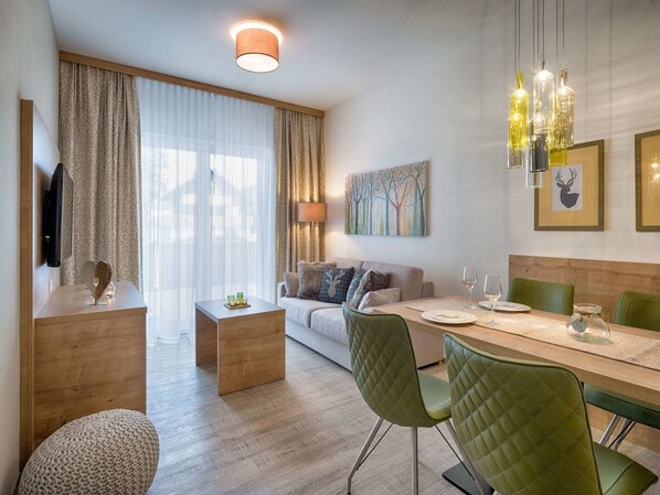 Comfort Apartment, 2 Bedrooms | Living room