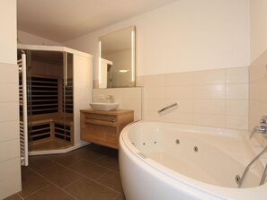 Classic-Apartment, 3 Schlafzimmer | Badezimmer | Dusche