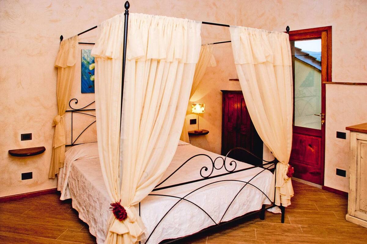 3 bedrooms, individually furnished