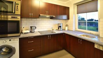 Comfort Apartment, 5 Bedrooms | Private kitchen | Fridge, microwave, oven, dishwasher