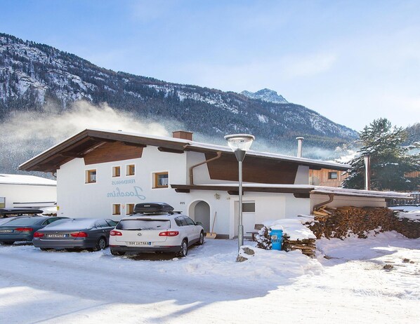 Classic House, 6 Bedrooms | Exterior - Cosy Holiday Home in Langenfeld (Laengenfeld)