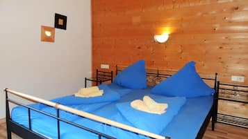 12 kamar tidur dan dilengkapi dengan perabotan berbeda-beda