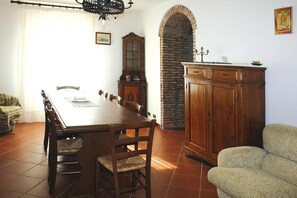 Classic Apartment, 3 Bedrooms | Living room