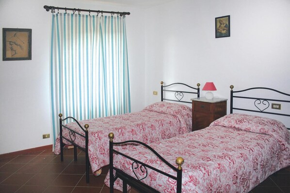 3 bedrooms, individually furnished, bed sheets - Apartment in Chiusdino (Siena)