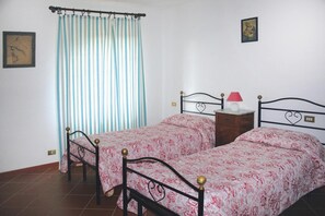3 chambres, ameublement personnalisé, draps fournis