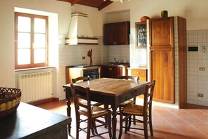 Comfort Apartment, 2 Bedrooms | Private kitchen | Fridge, microwave - Apartment in Chiusdino (Siena)