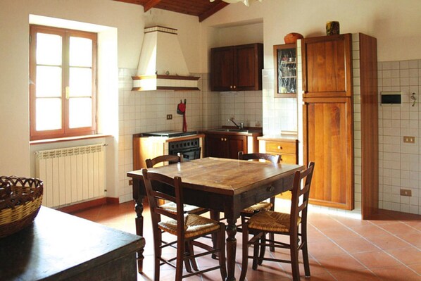 Comfort Apartment, 2 Bedrooms | Private kitchen - Apartment in Chiusdino (Siena)