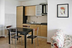 Fridge, microwave - Apartment in Chiusdino (Siena)