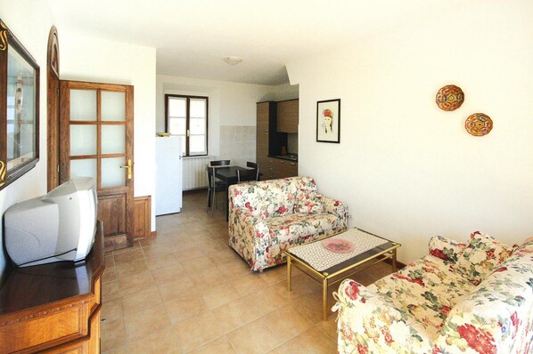 Comfort Apartment, 2 Bedrooms | Living room