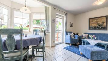 Comfort Apartment, 2 Bedrooms | Living room | DVD player