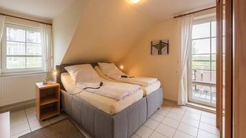 Classic Apartment, 3 Bedrooms | 3 bedrooms, individually furnished