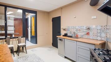 Classic House, 3 Bedrooms | Private kitchen | Fridge, microwave, oven, dishwasher