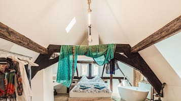 3 bedrooms, bed sheets