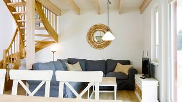 Classic House, 4 Bedrooms | Living room | DVD player