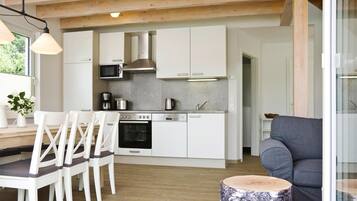 Classic House, 4 Bedrooms | Private kitchen | Fridge, microwave, oven, dishwasher