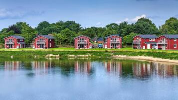 Classic House, 4 Bedrooms | Water view